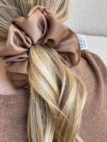 GOLD LOVE Scrunchie - Image 2